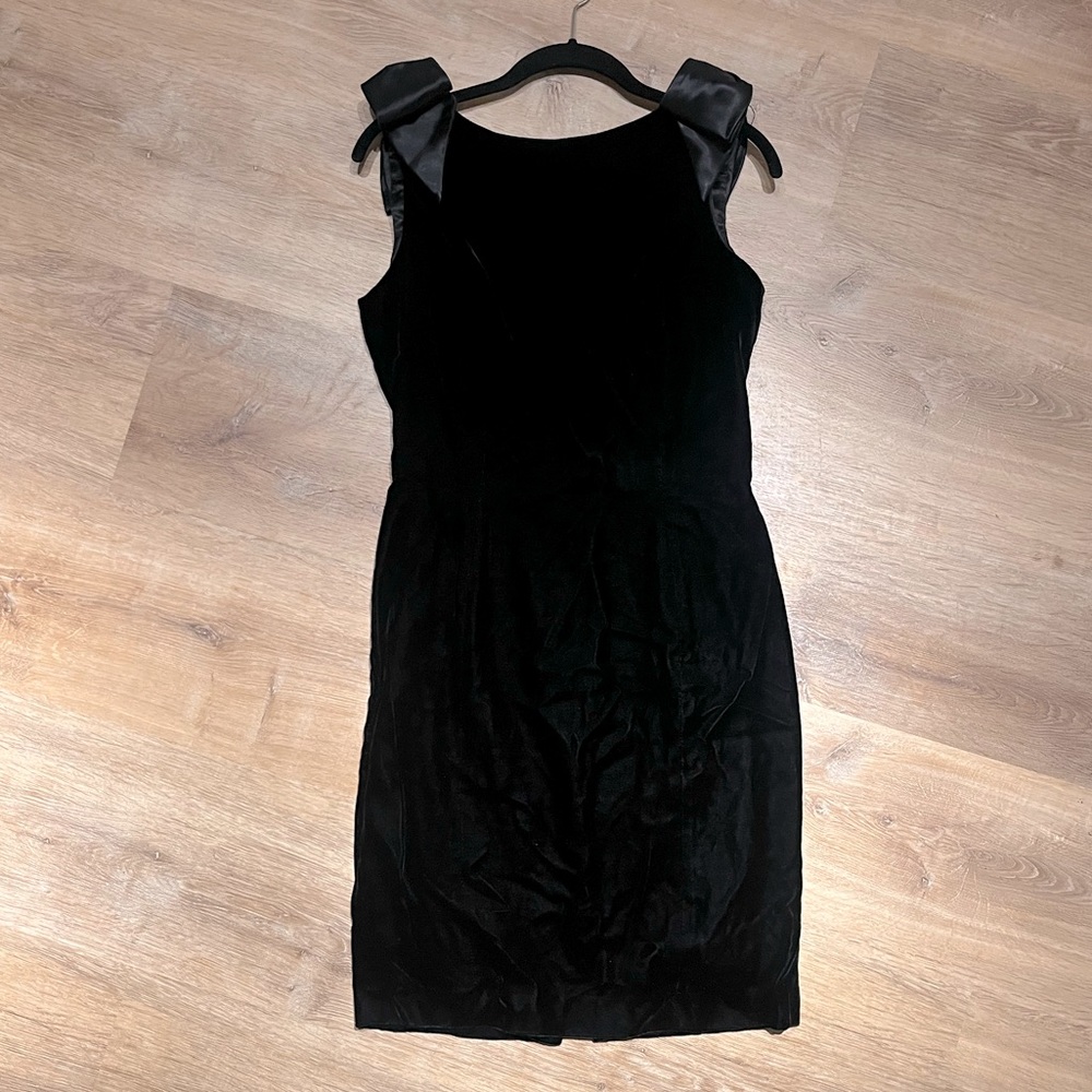 Fine cocktail dress mini, black with bow shoulder detail and cascading pearls